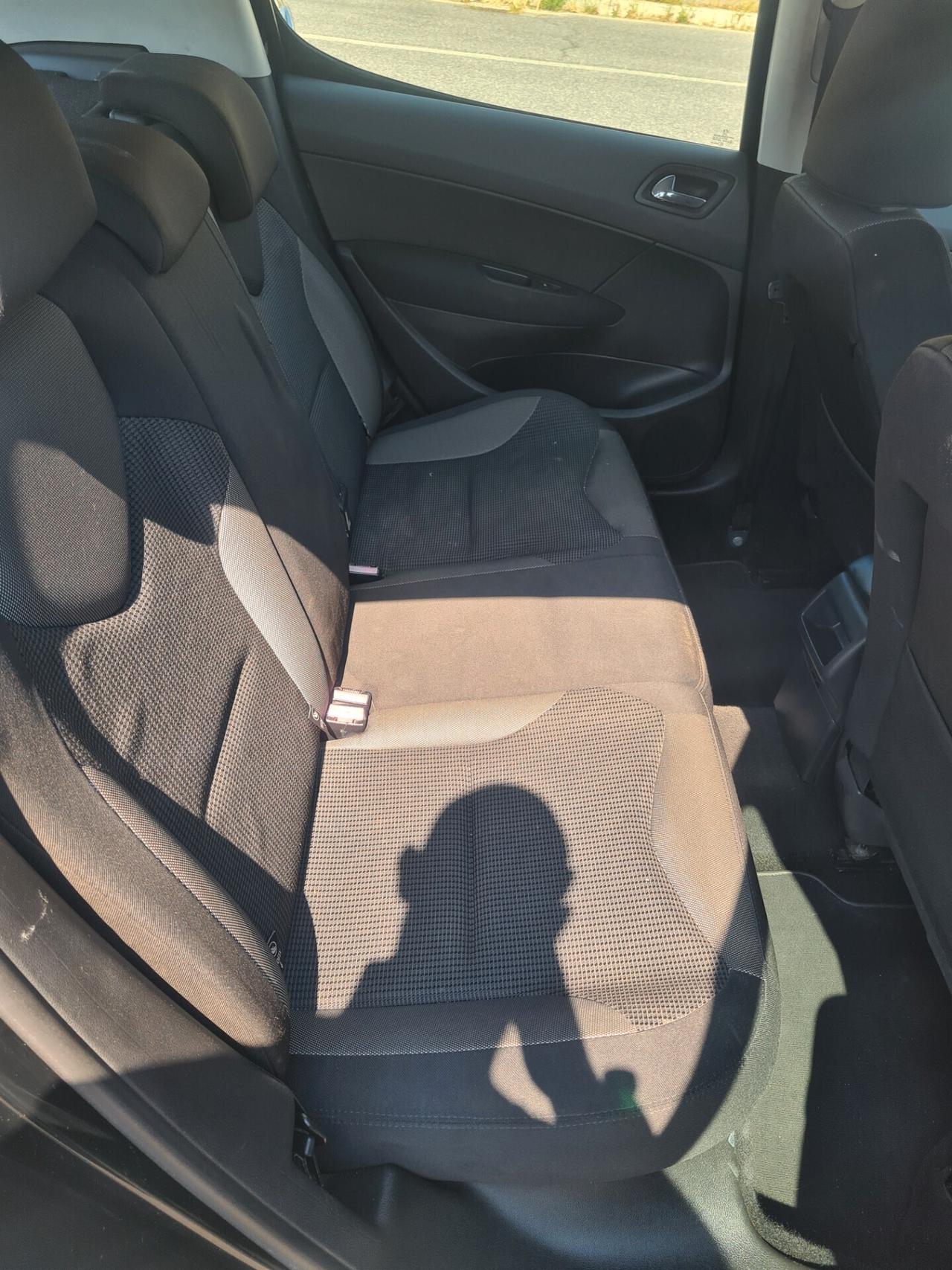 Peugeot 308 1.6 HDi 110CV 5p. Féline (6 Marce)