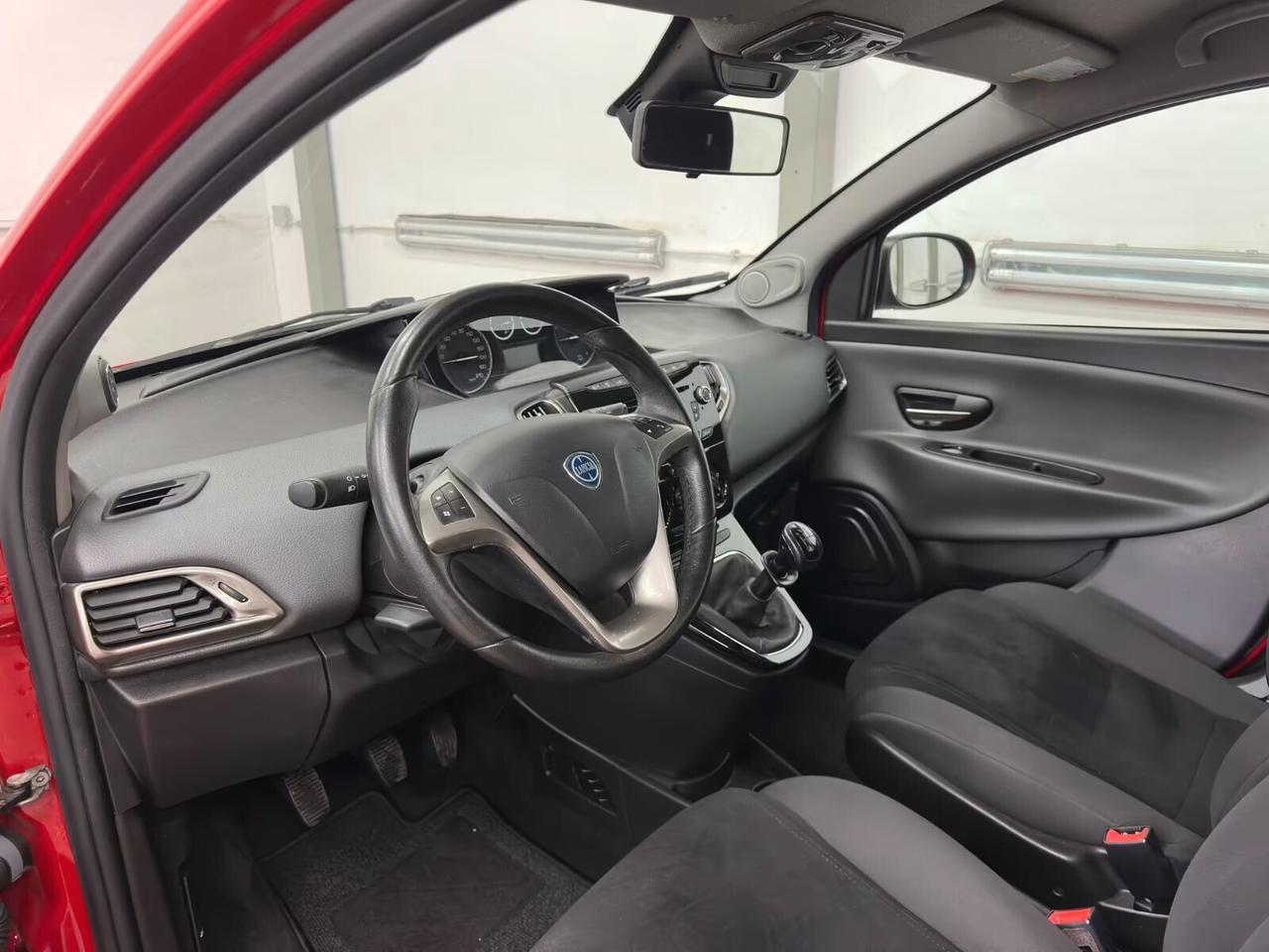 Lancia Ypsilon 1.2 69 CV 5 porte Platinum Ok neo patentati