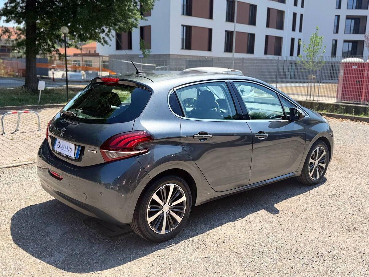 Peugeot 208 1.2 puretech Allure 82cv 3p