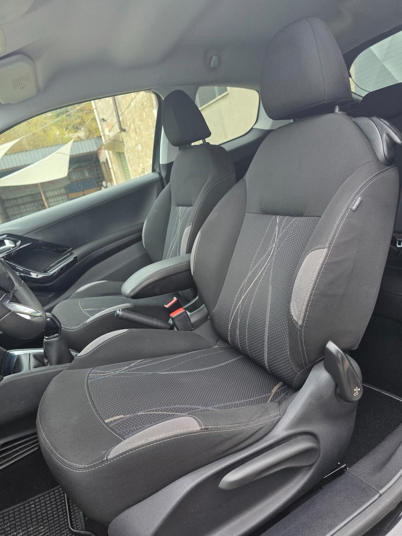 Peugeot 208 1.4 HDi 68 CV 3 porte Allure