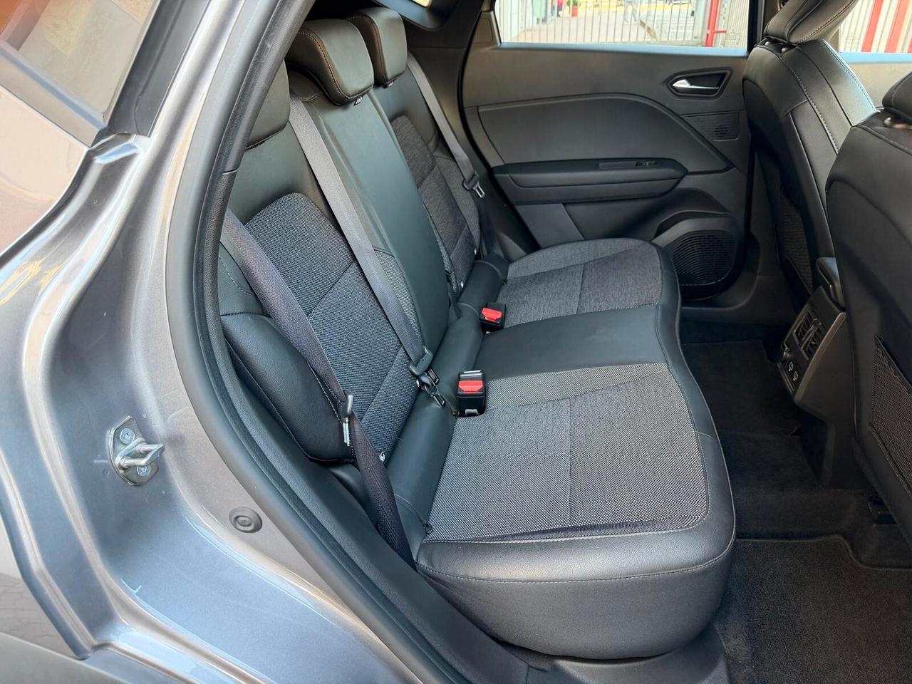Renault Captur Full Hybrid 1.6 E-Tech 145 CV Rive Gauche
