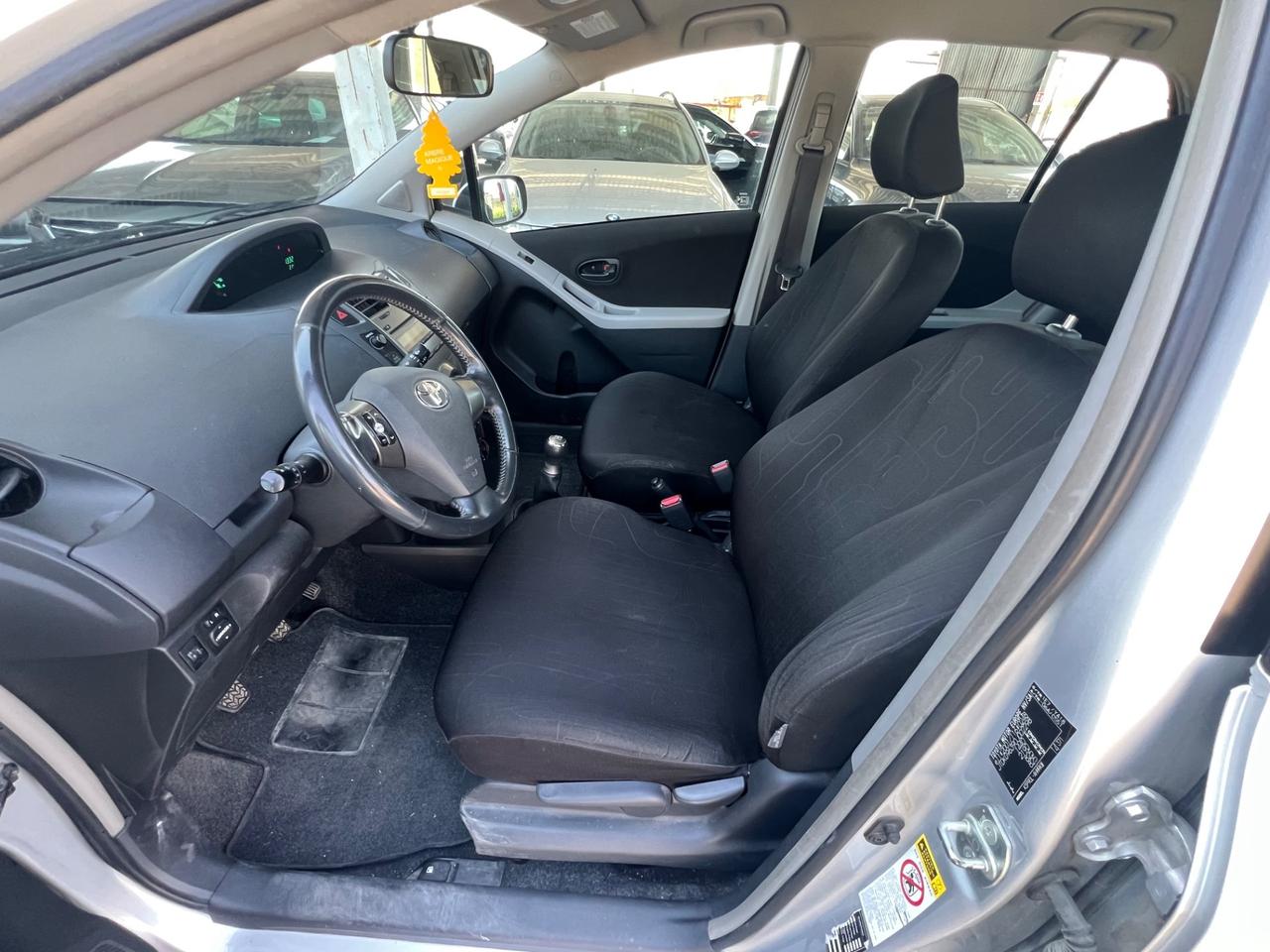 Toyota Yaris 1.0 5 porte Luxury pack FINANZIABILE