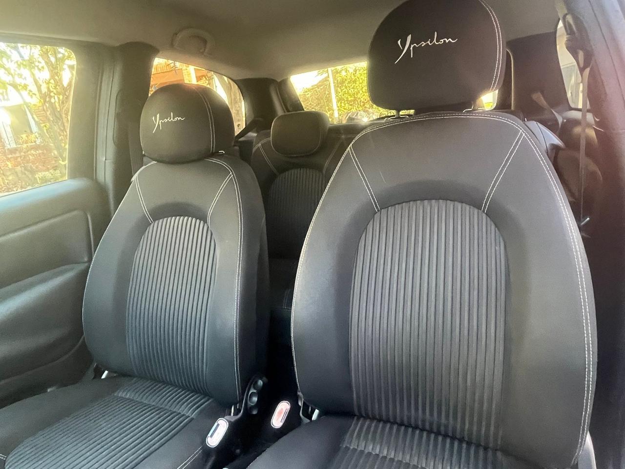 Lancia Ypsilon 1.3 MJT Sport MomoDesign