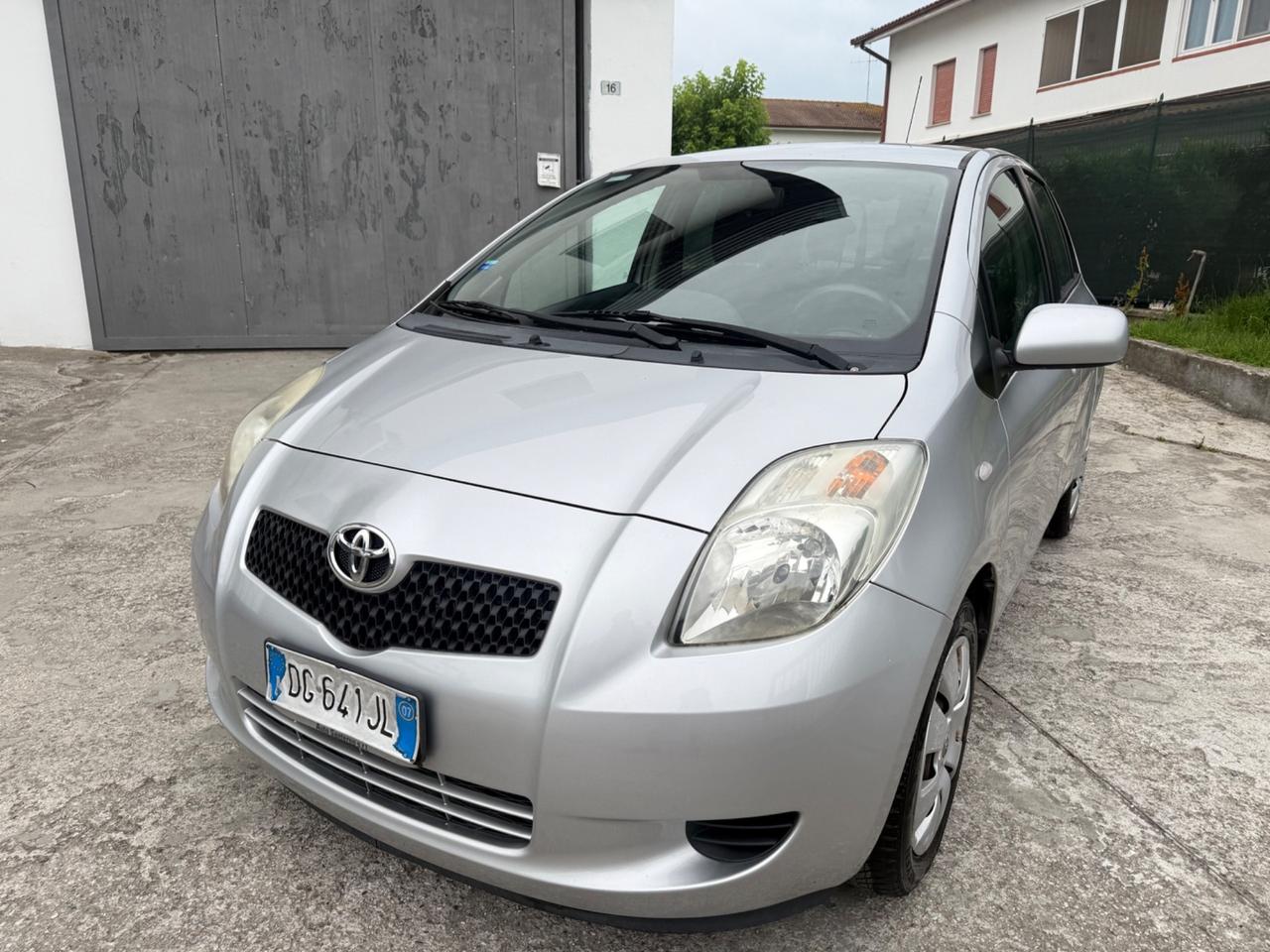 Toyota Yaris 1.0 5P. NEOPATENTATI NO BLOCCHI