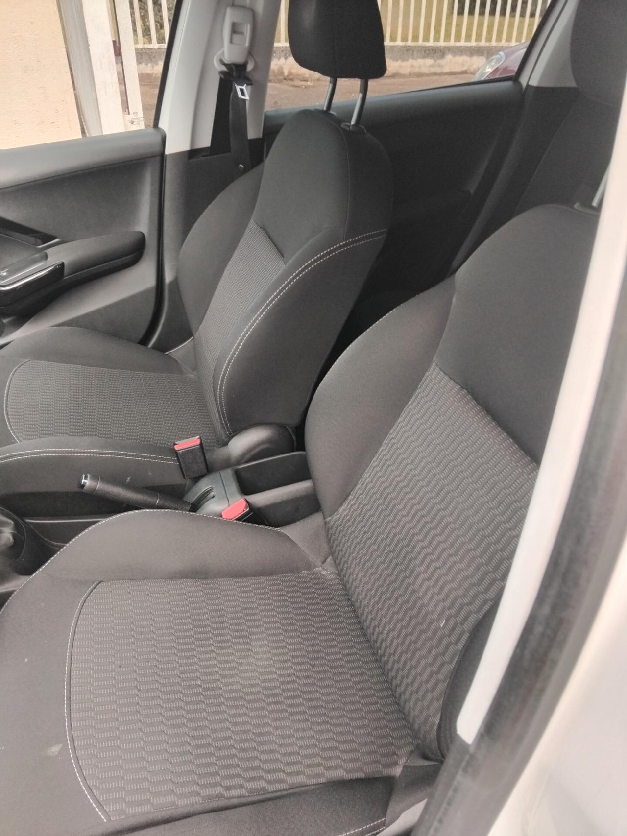 Peugeot 208 Peugeot 208 1.2 allure neo patentati