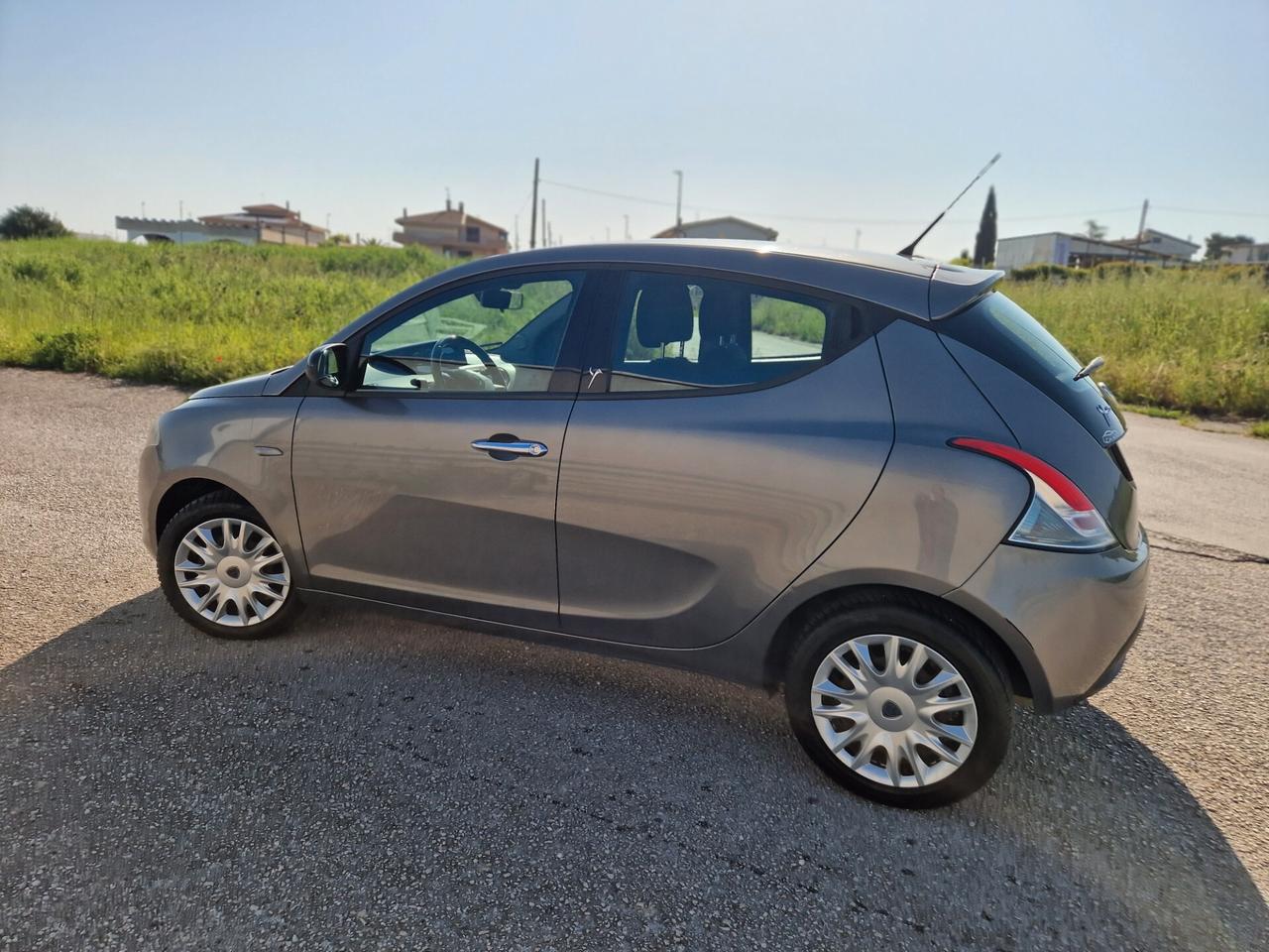 Lancia Ypsilon 1.2 69 CV Unyca