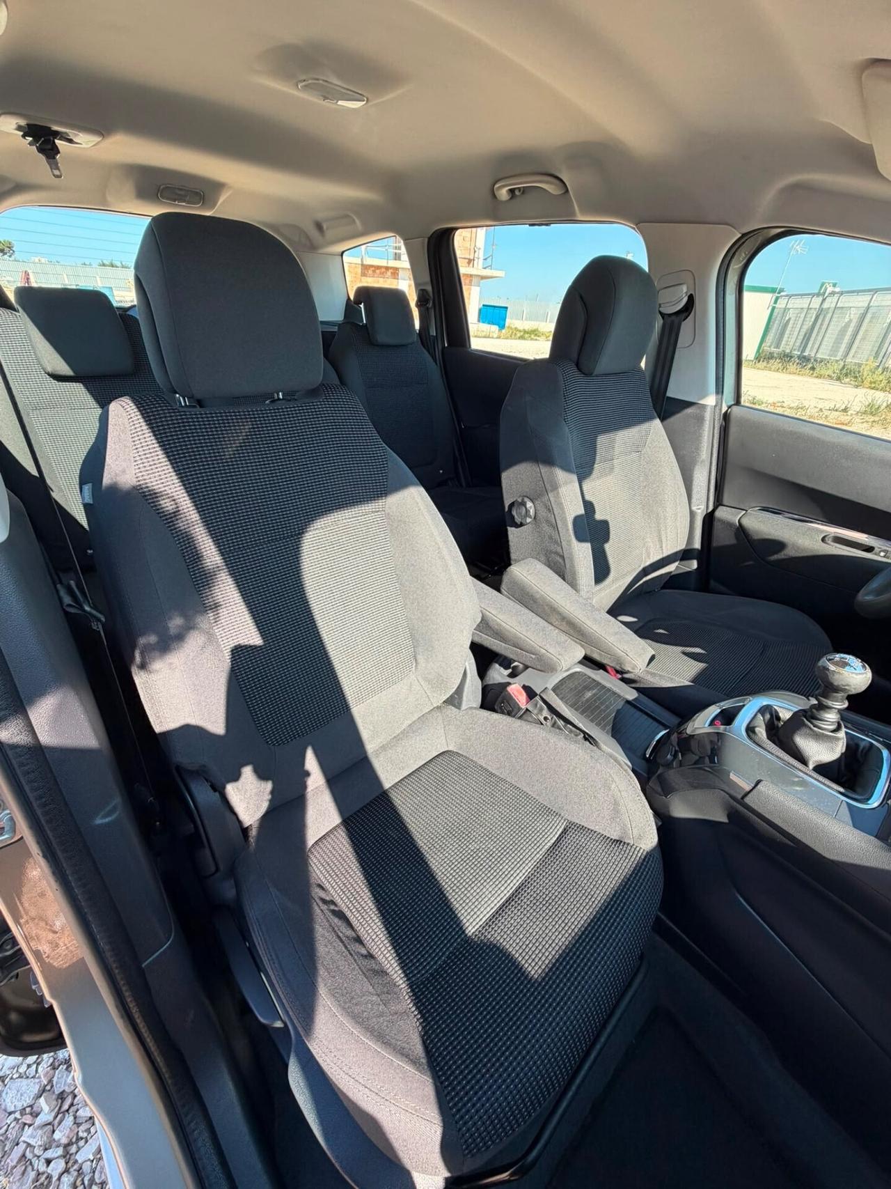 Peugeot 5008 1.6 HDi 115CV Business
