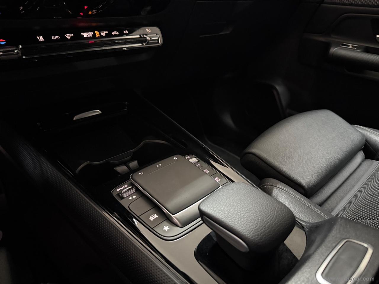 MERCEDES-BENZ GLA 200 d Automatic Sport FARI FULL LED - CARPLAY