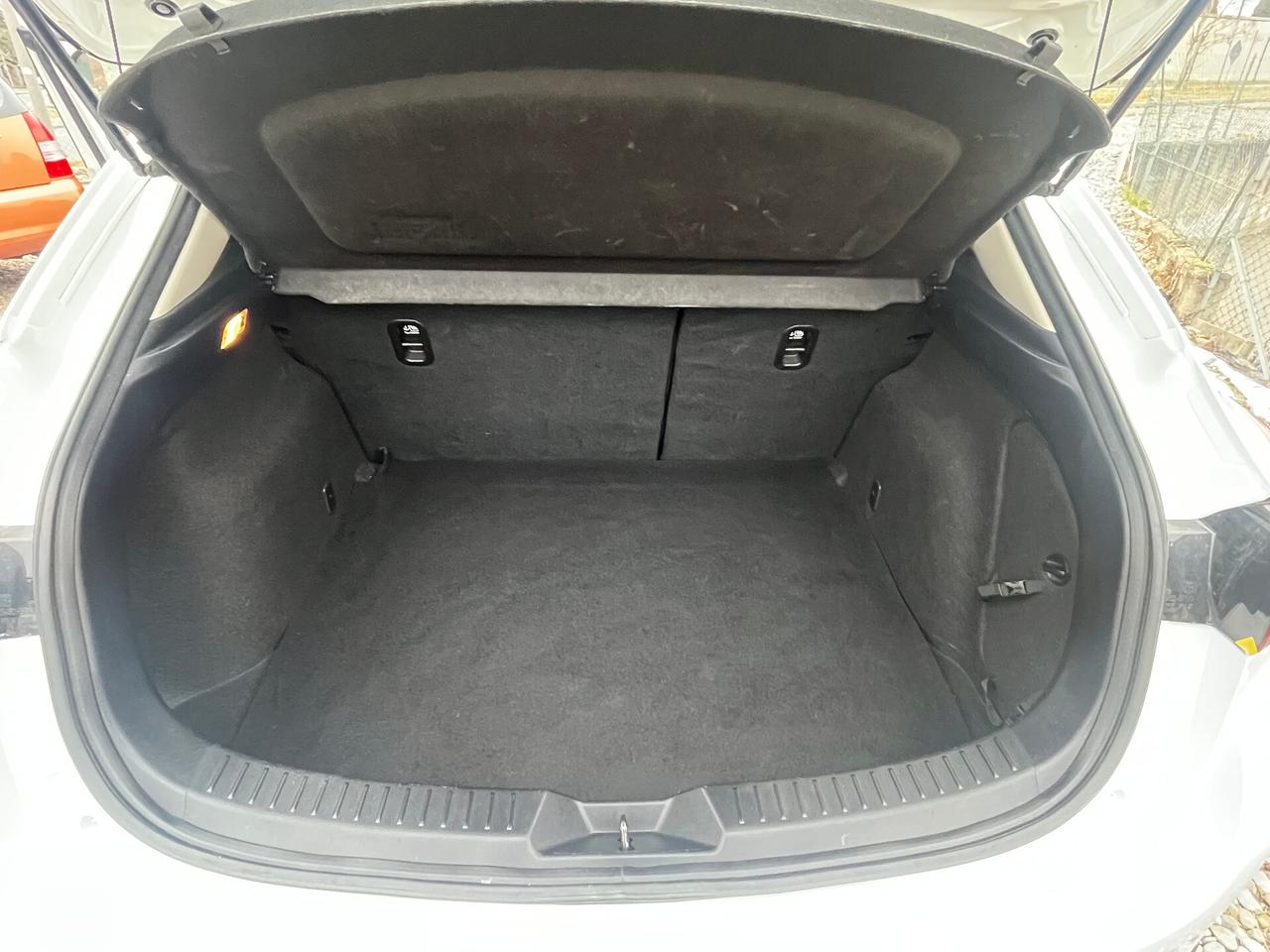 Mazda 3 Mazda3 1.5 Skyactiv-D Exceed Si Permuta Ok Neopatentato