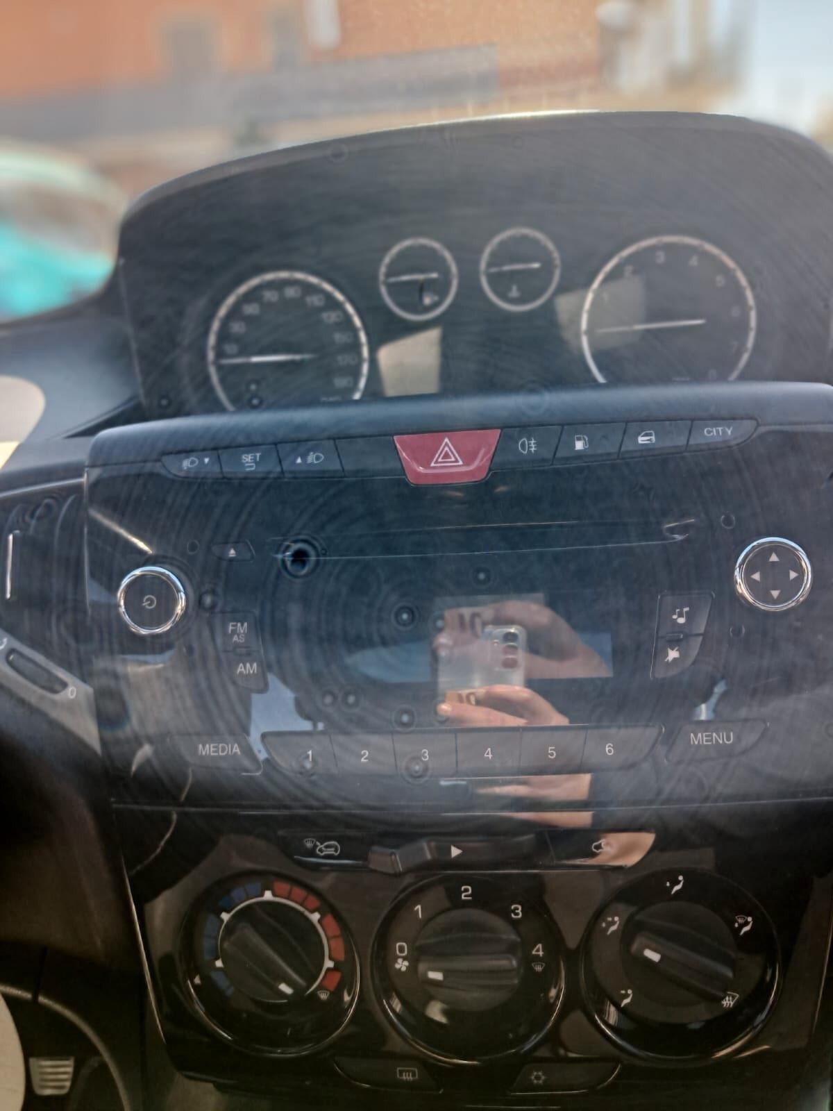 Lancia Ypsilon 1.2 69 CV 5 porte GPL Ecochic Gold