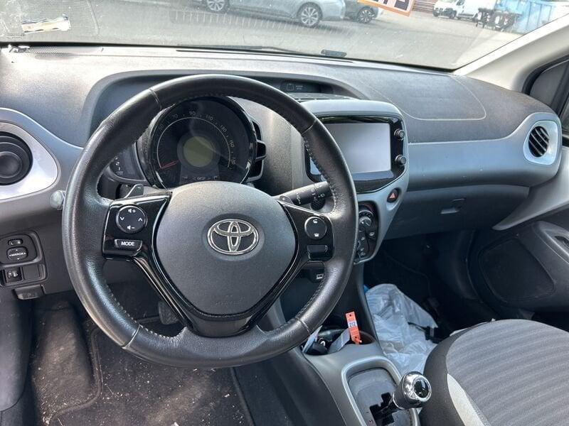 Toyota Aygo 1.0 VVT-i 72 CV 5 porte x-play MMT IVA ESPOSTA COMPRESA INCIDENTATA