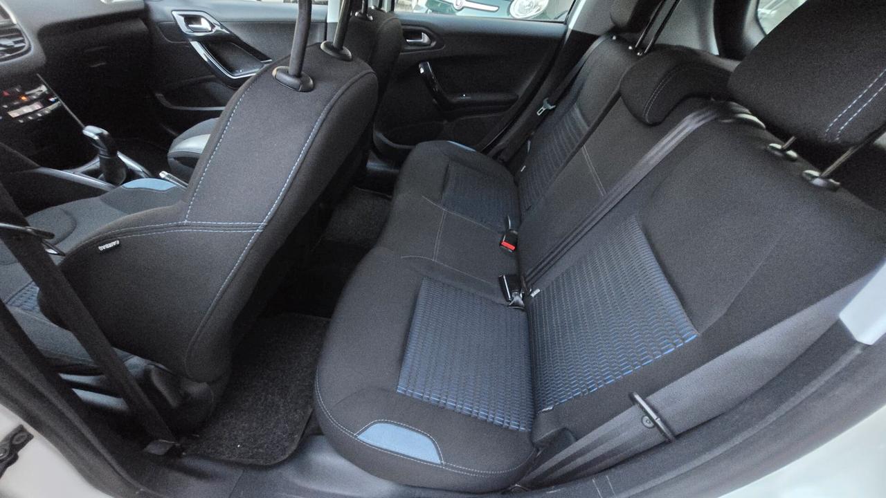 Peugeot 208 PureTech 82 5 porte Allure Neopatentati