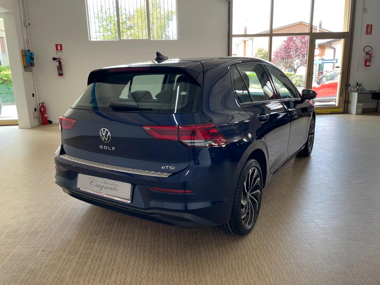 Volkswagen Golf 1.0 eTSI EVO DSG Life Cerchi17 Luci ambient
