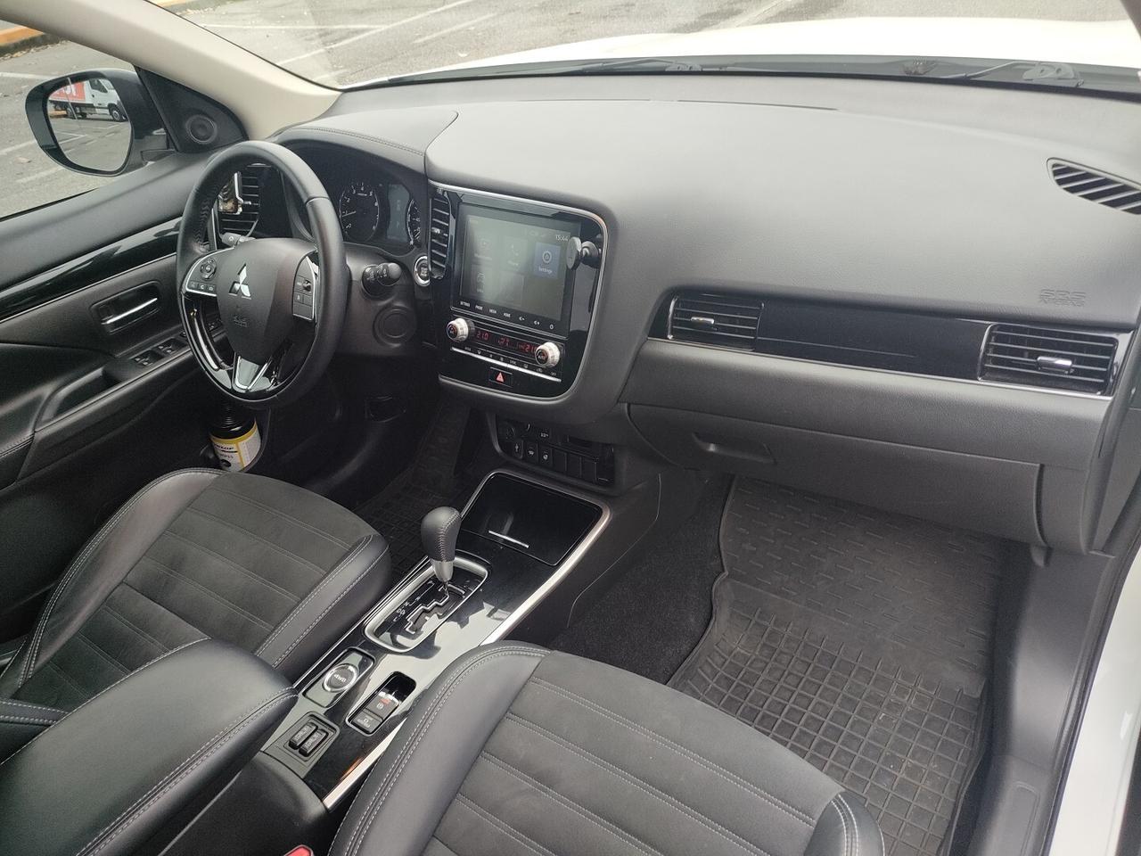 MITSUBISHI Outlander 2.0 CVT Intense 4w