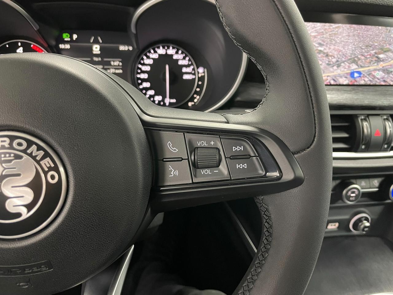 Alfa Romeo Stelvio 2.2 TD 160 CV SPORT-TECH CERCHI 19" VETRI SCURI