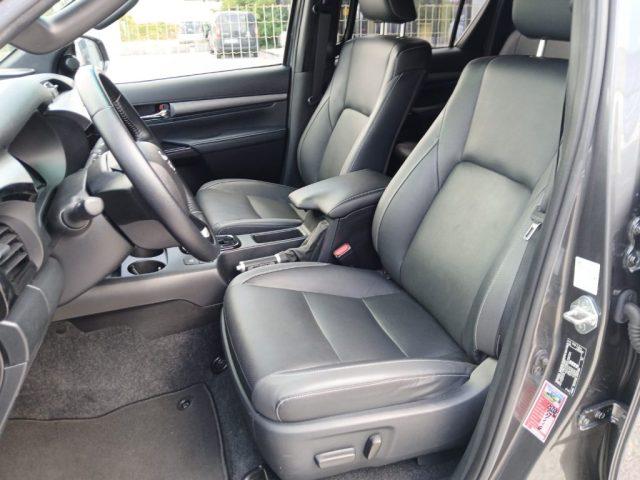 TOYOTA Hilux 2.8 D A/T 4WD 4 porte Double Cab Invincible N1
