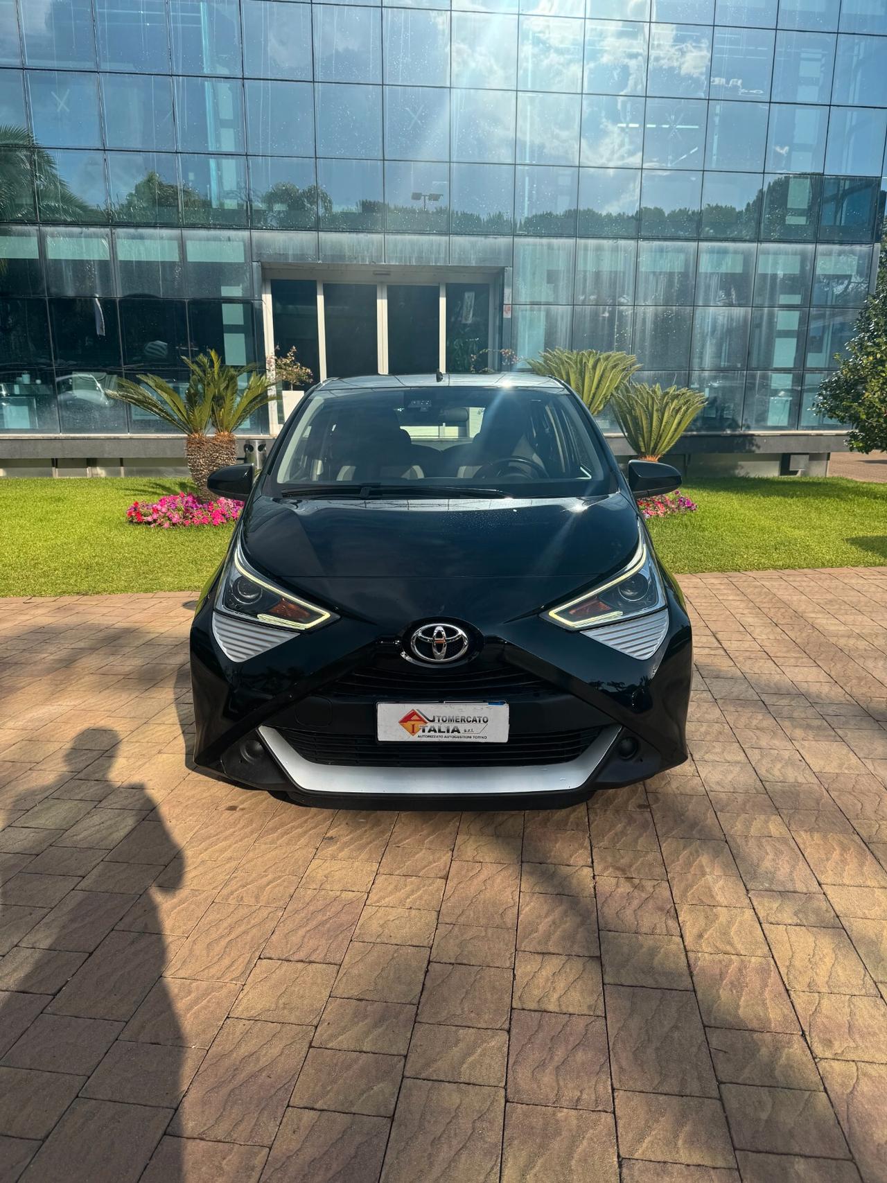 Toyota Aygo Connect 1.0 VVT-i 72 CV 5 porte x-clusiv