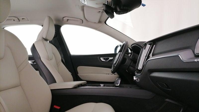Volvo XC60 2.0 b5 Momentum Pro awd auto