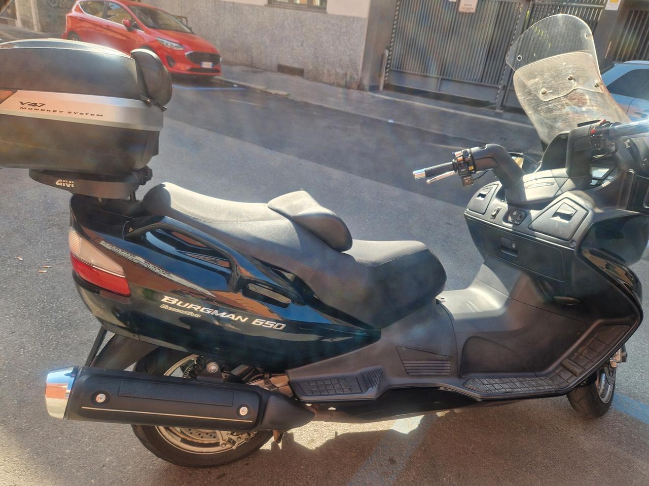 Suzuki Burgman 650 Executive solo 32000km tutti tagliandi