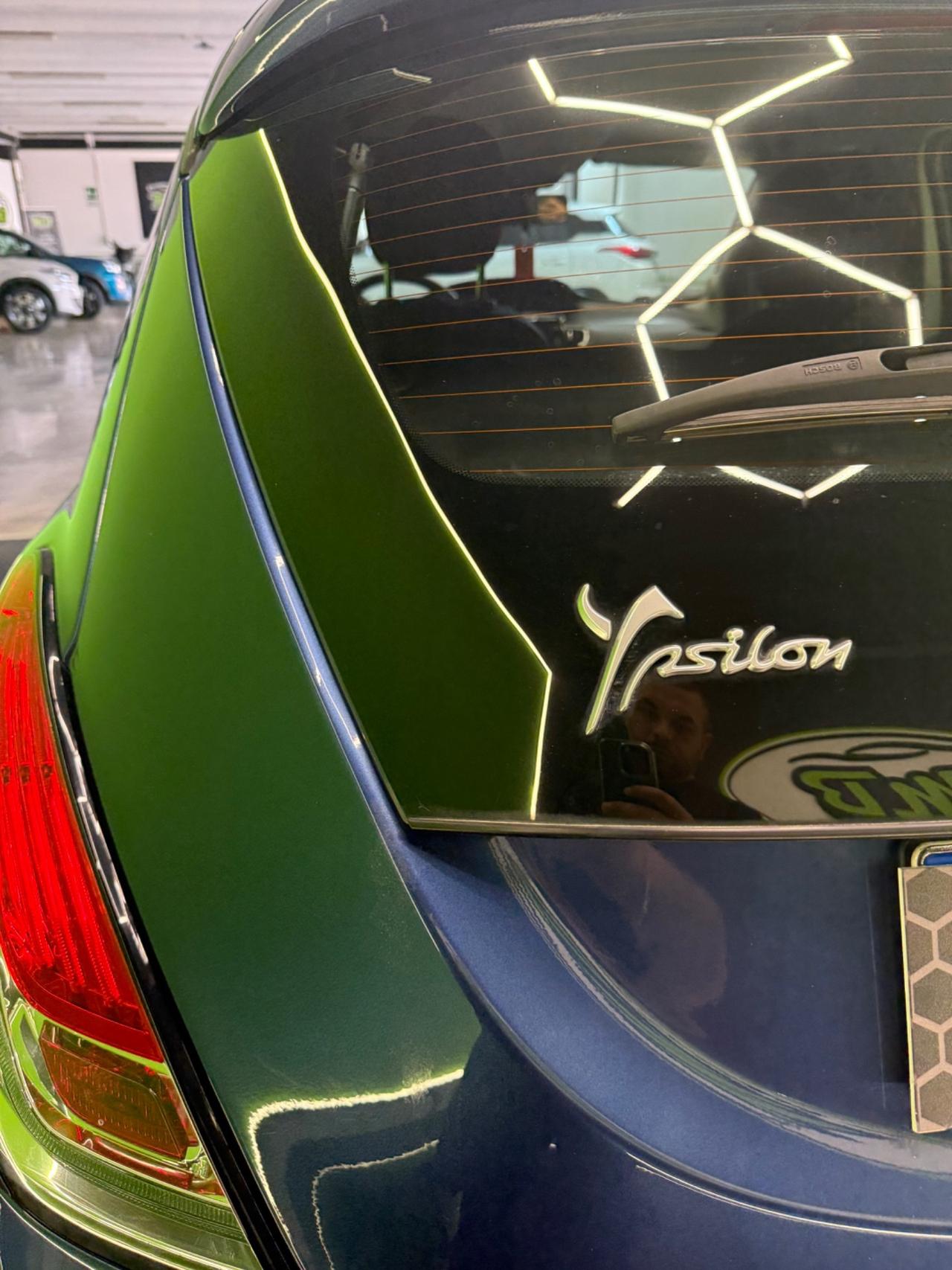 Lancia Ypsilon 1.0 FireFly 5 porte S&S Hybrid Ecochic Silver