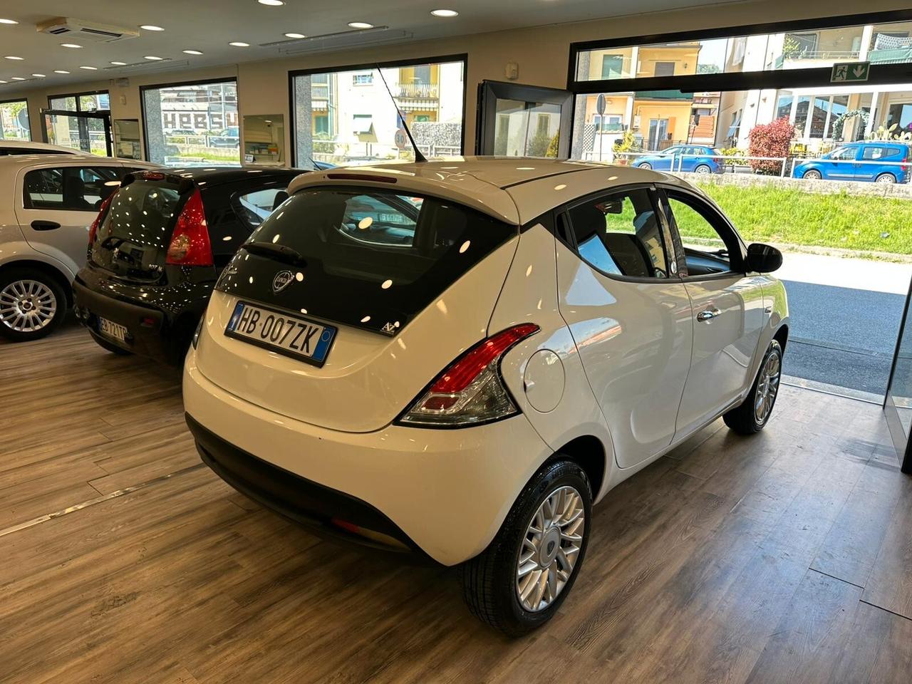 Lancia Ypsilon 0.9 TwinAir 85 CV 5 porte Metano Ecochic Gold