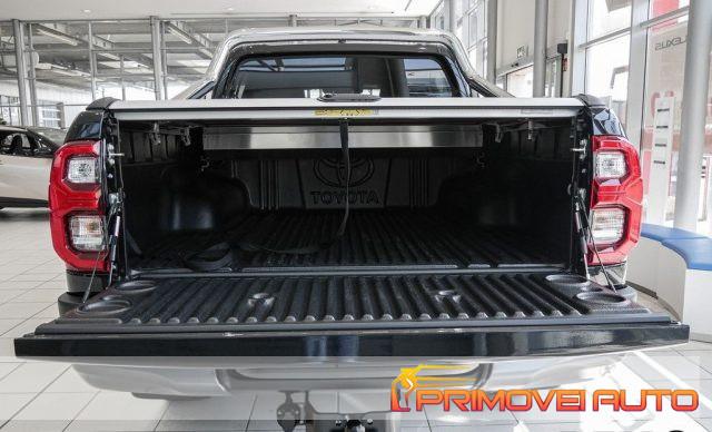 TOYOTA Hilux 2.8 D-4D A/T 4WD 4 porte Double Cab Invincible
