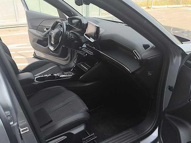Peugeot 2008 PureTech 130 S&S EAT8 GT