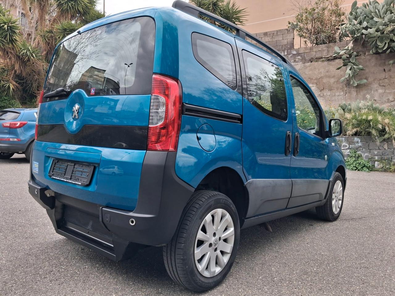 Peugeot Bipper Pianale ribassato con rampa disabili in carrozzina