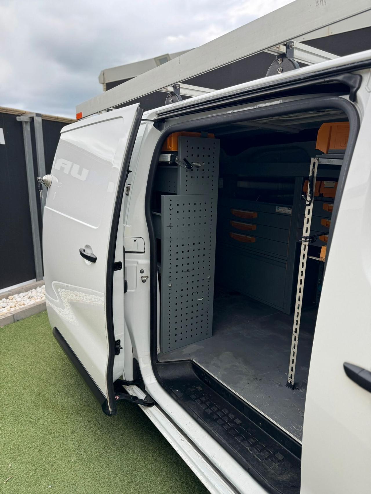 Peugeot Expert BlueHDi 100 S&S PL-TN Furgone Premium Standard | CON ATTREZZATURA