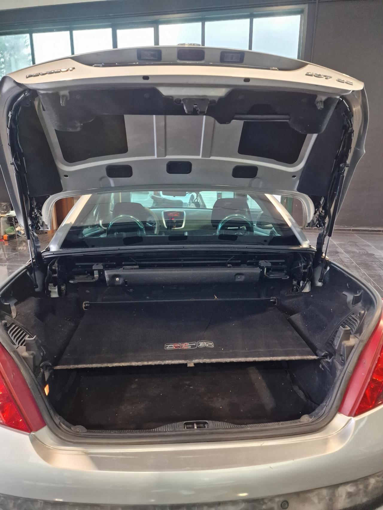 Peugeot 207 1.6 HDi 110CV CC Féline