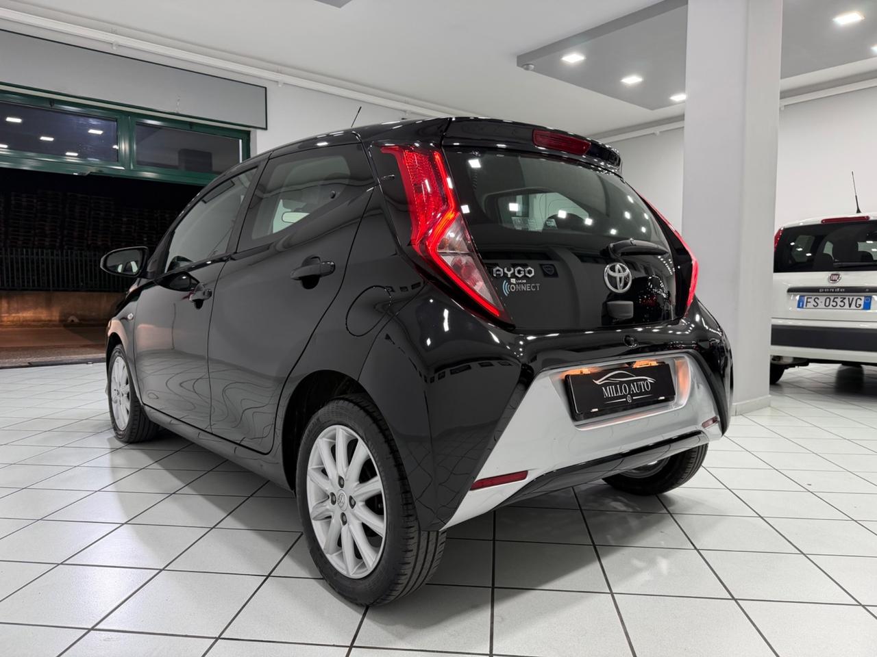 Toyota Aygo Connect 1.0 VVT-i 72 CV 5 porte x-clusiv