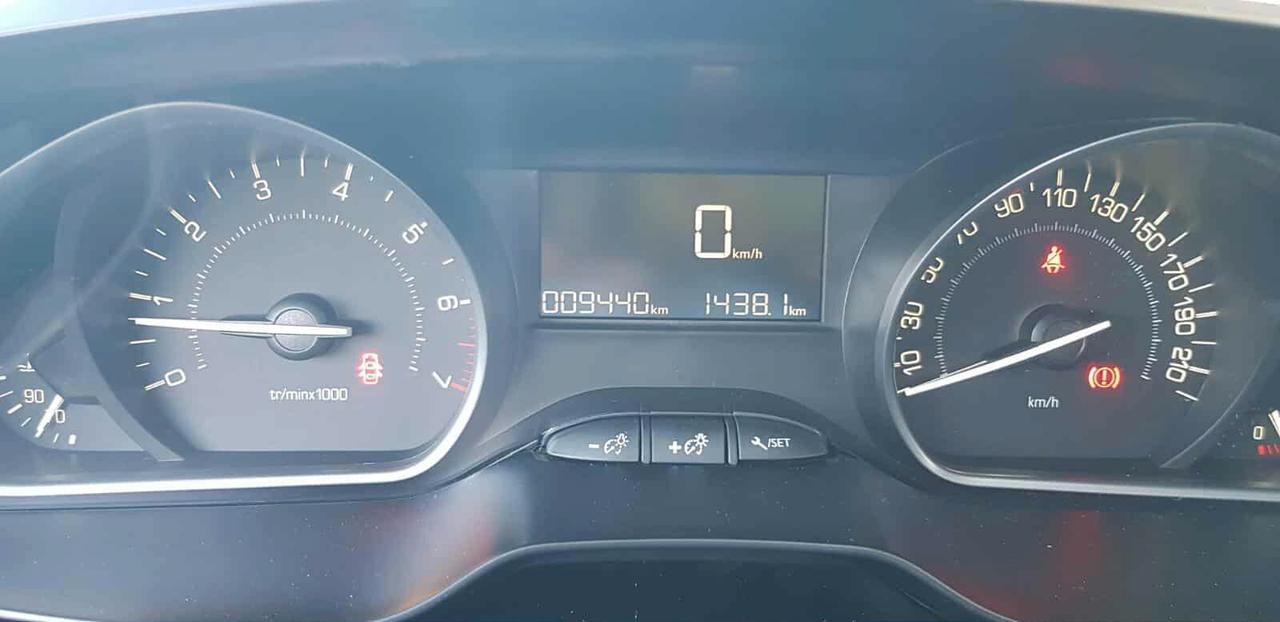 Peugeot 208 PureTech 82 Style "KM 9400"