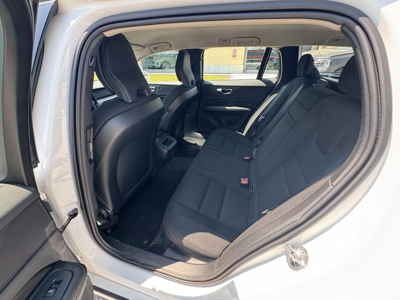 Volvo V60 B4 (Diesel/Hybrid) Automatico Momentum Bsn.