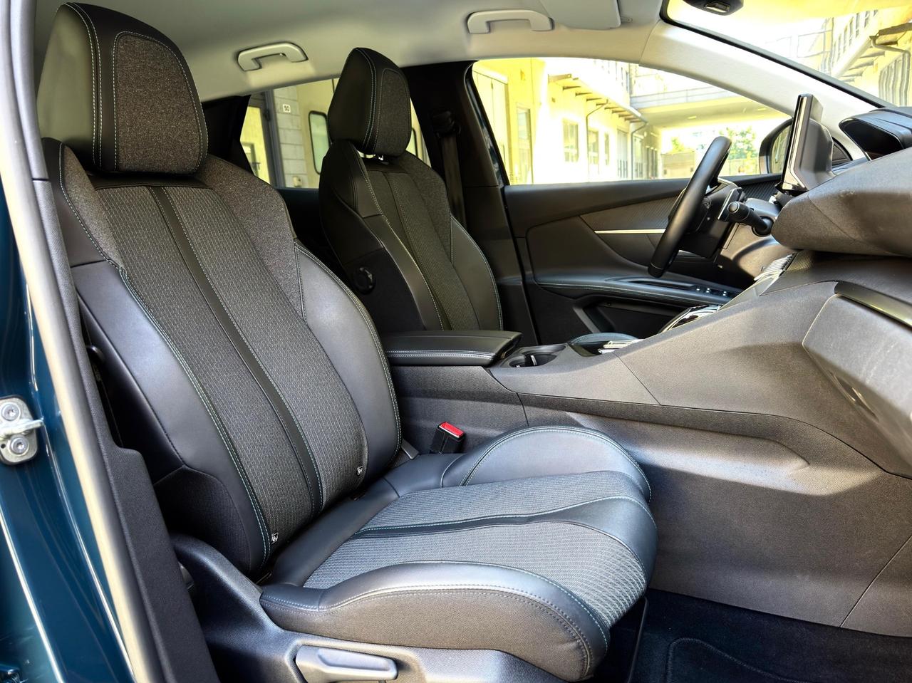 Peugeot 3008 Hybrid 225 e-EAT8 Allure