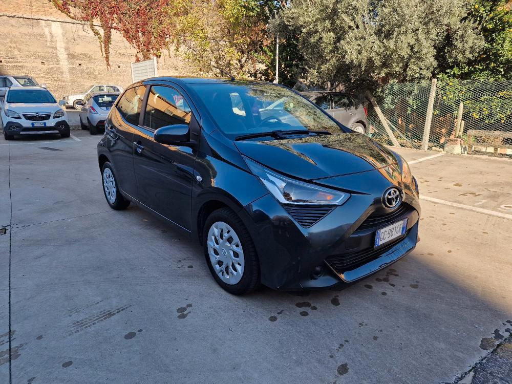 Toyota Aygo 5 Porte Aygo 5p 1.0 x-business m-mt 72cv