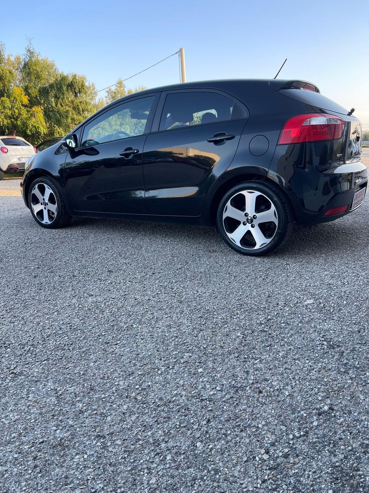 Kia Rio 1.4 CRDi - NEOPATENTATI-UNICO PROPRIETARIO