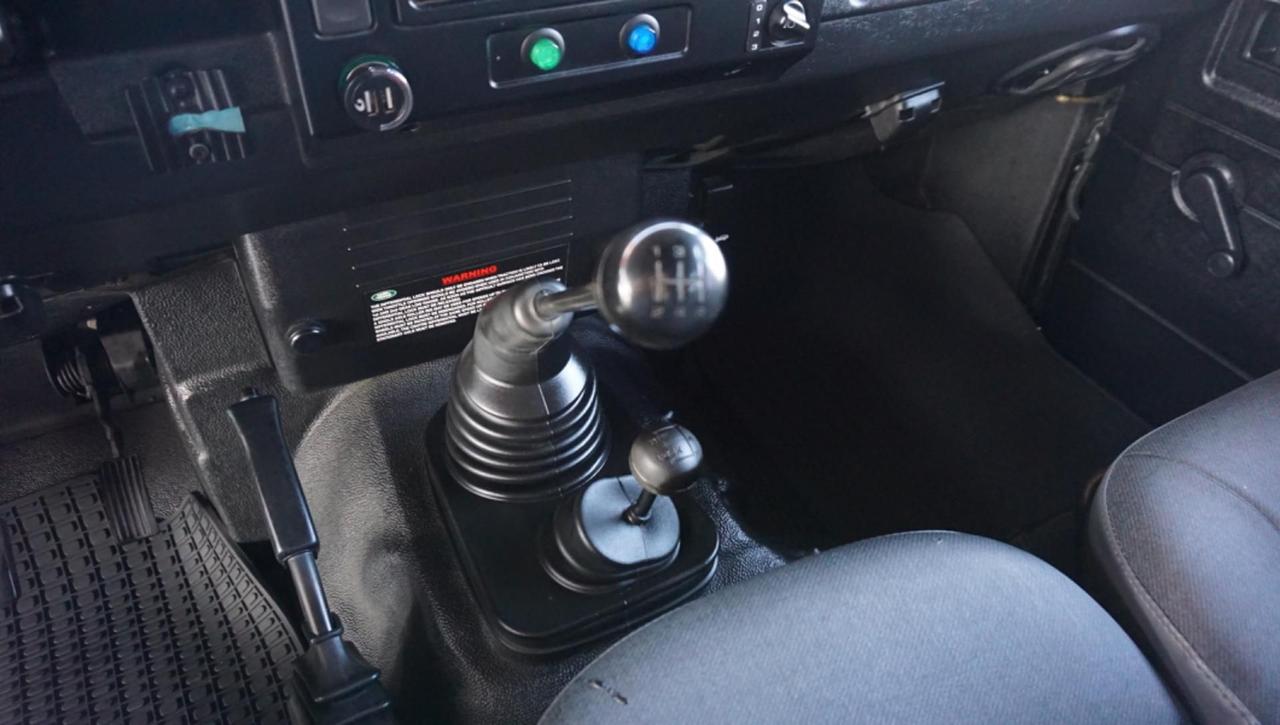 Land Rover Defender 110 2.5 Td5 cat S.W. S