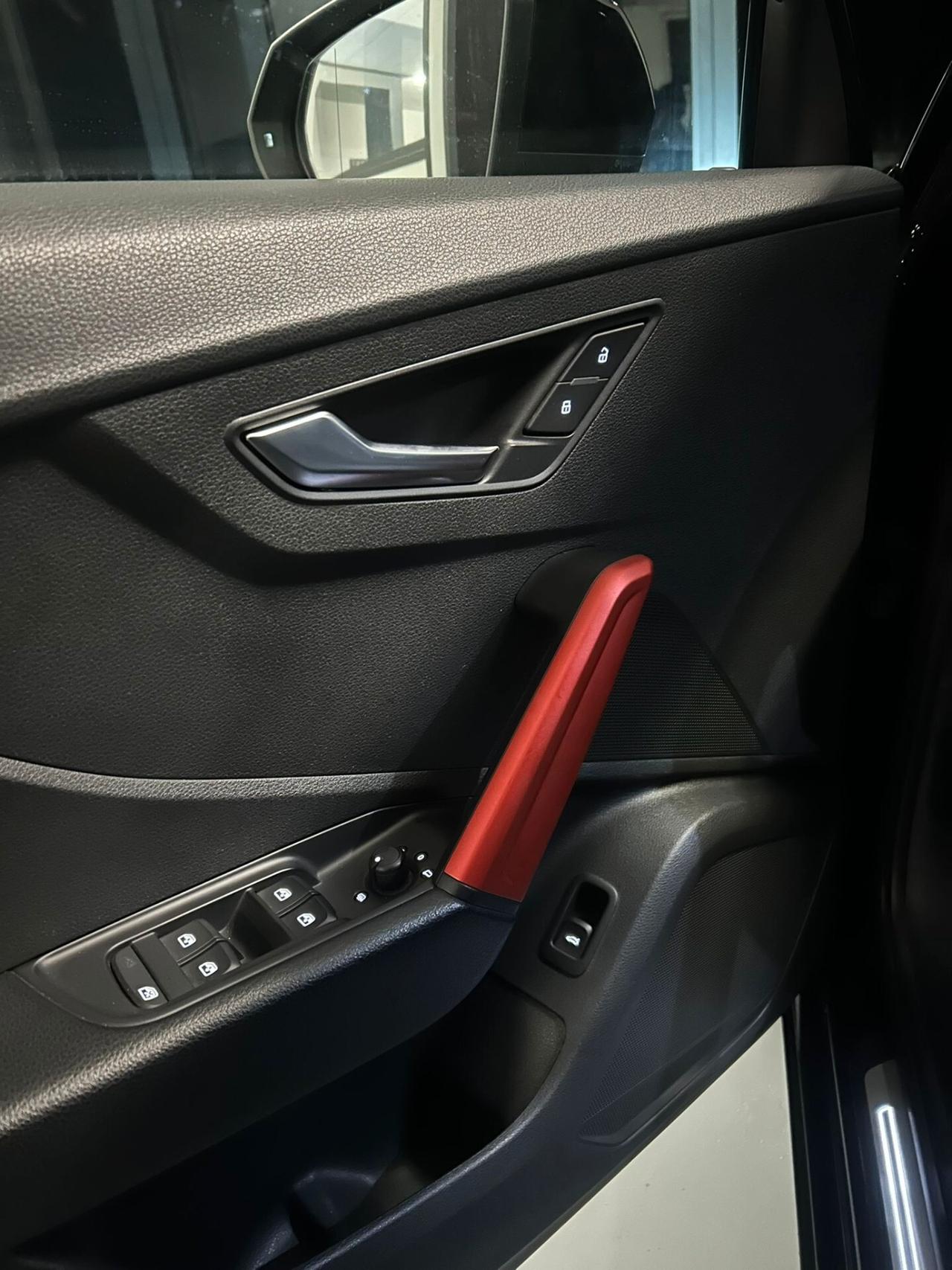 Audi Q2 30 TDI S tronic Identity Black