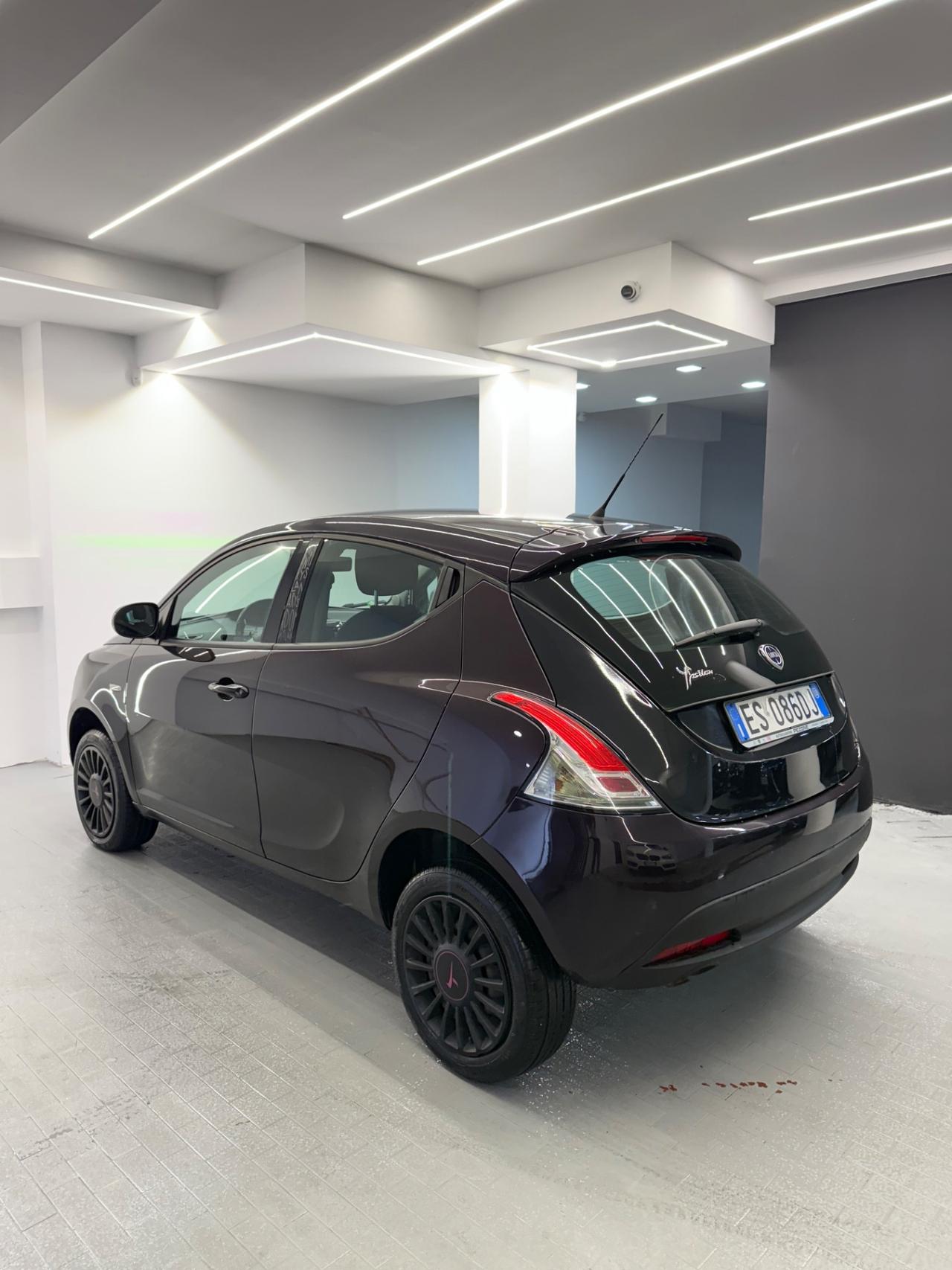 Lancia Ypsilon 0.9 TwinAir 85 CV 5 porte Metano Ecochic Elefantino