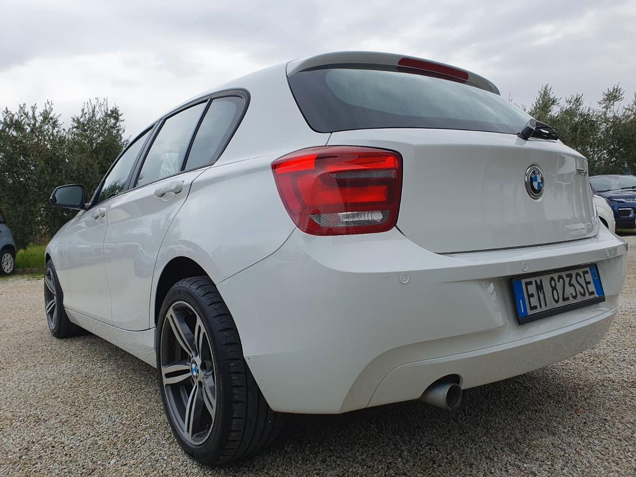 Bmw 118d 5p. Unique