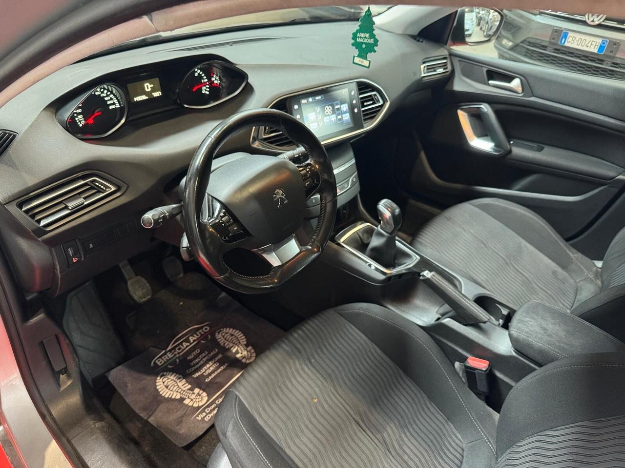 Peugeot 308 II 2015 5p 1.6 hdi 8v Active 92cv fap