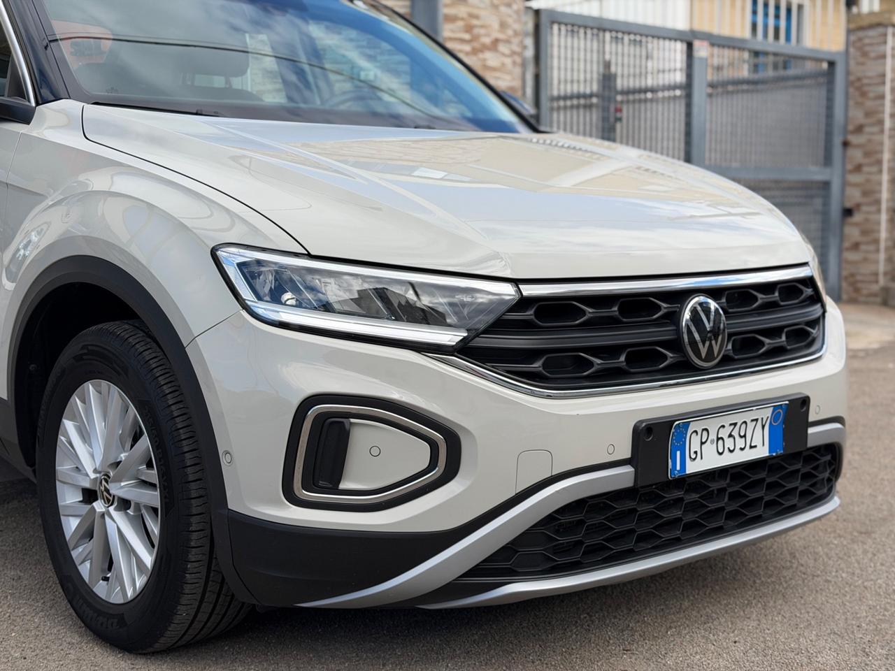 Volkswagen T-Roc 1.0 110 cv TSI Style-2023/LED