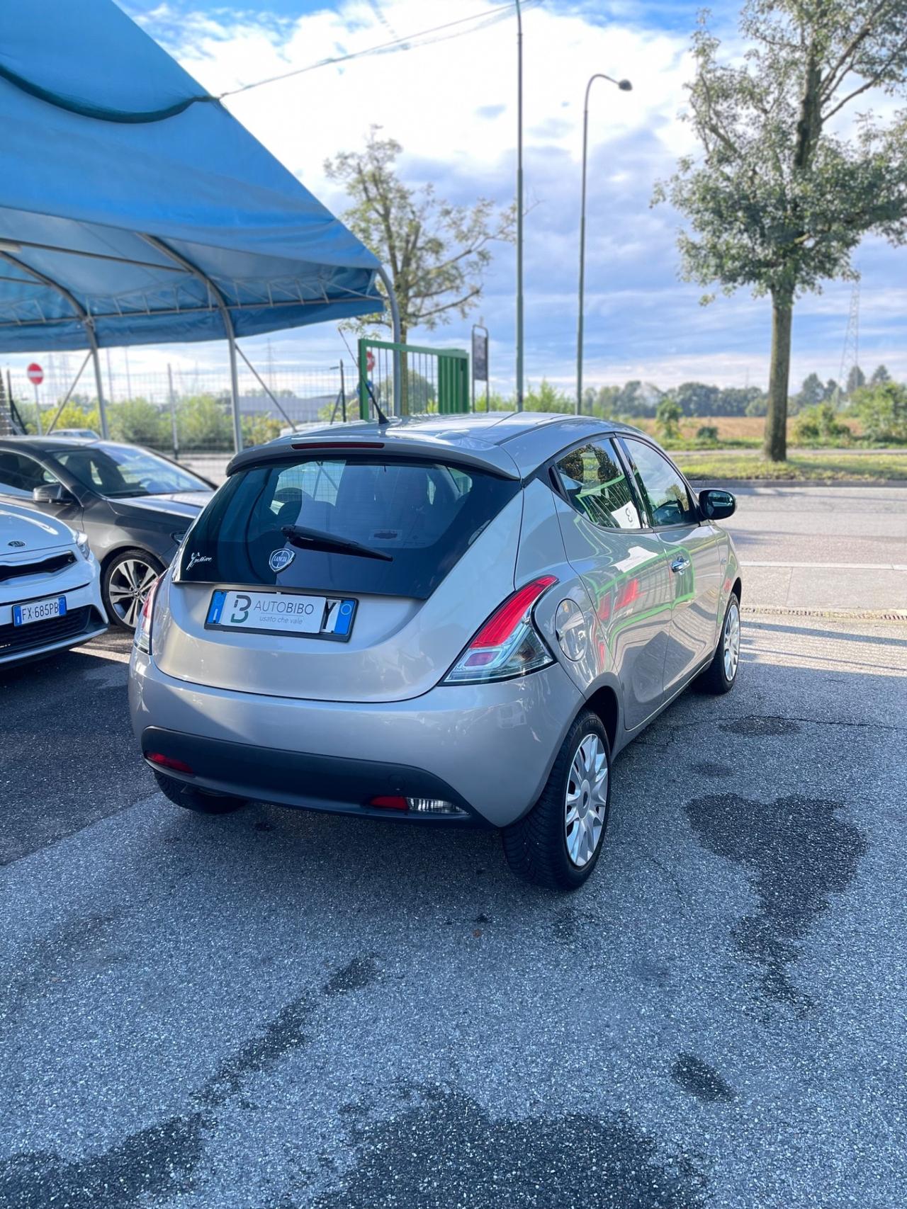 Lancia Ypsilon 1.2 69 CV 5 porte GPL Ecochic Silver