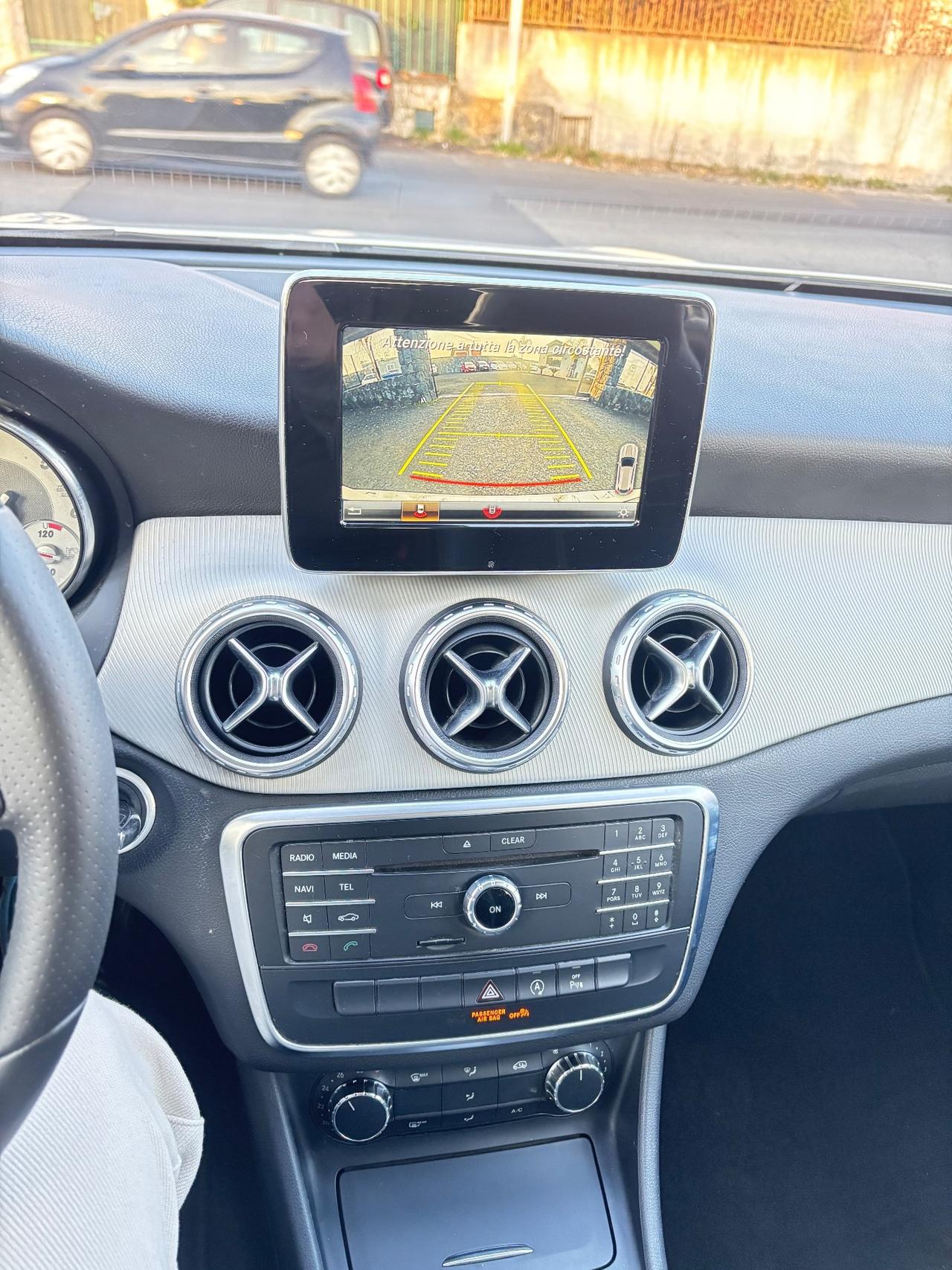 Mercedes-benz GLA 180 d Premium