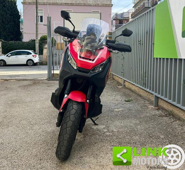 HONDA X-ADV 750 .