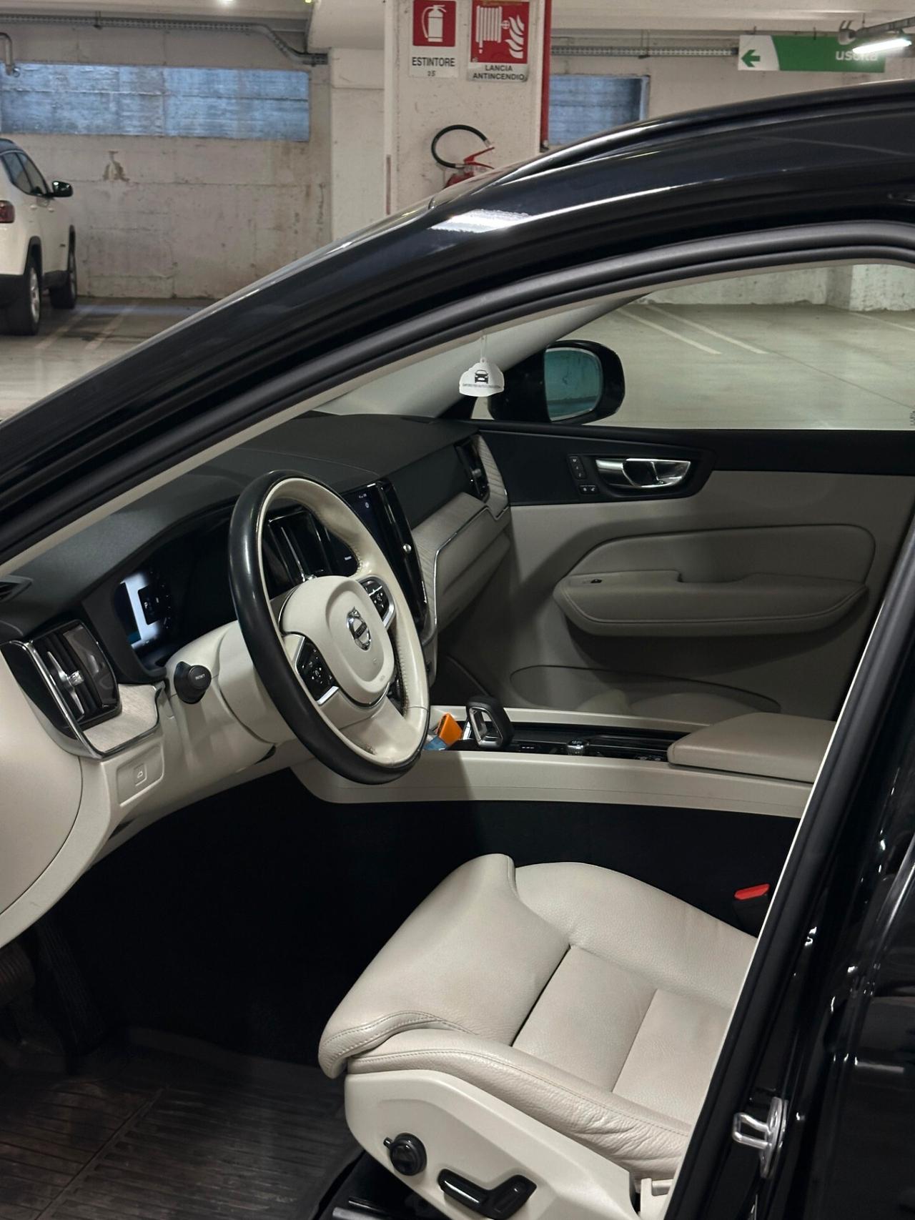Volvo XC 60 XC60 B4 (d) AWD automatico Plus Bright N1