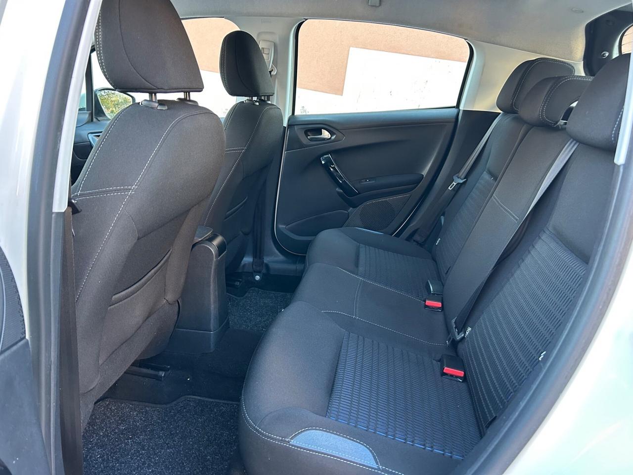 Peugeot 208 1.2 VTi allure ideale per neopatentati