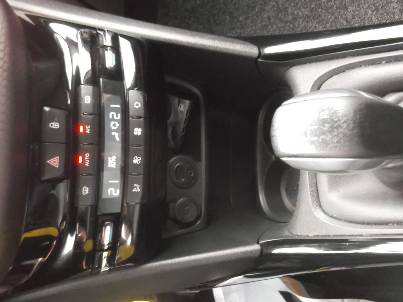 Peugeot 2008 PureTech 82 Allure - 01