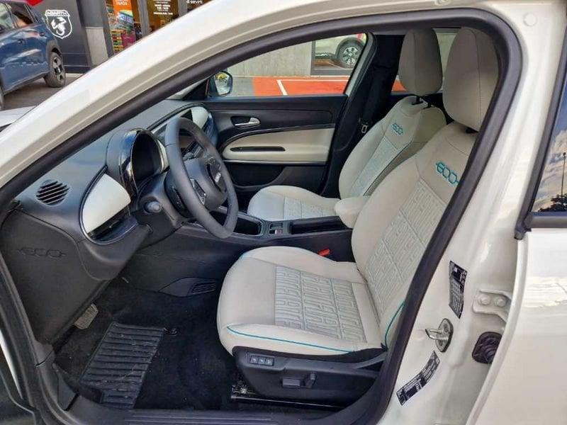FIAT 600 (2023-->) Hybrid DCT MHEV La Prima