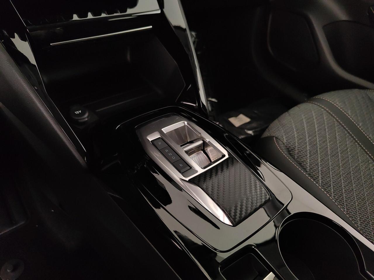 Peugeot 208 motore elettrico 136 CV 5 porte Allure